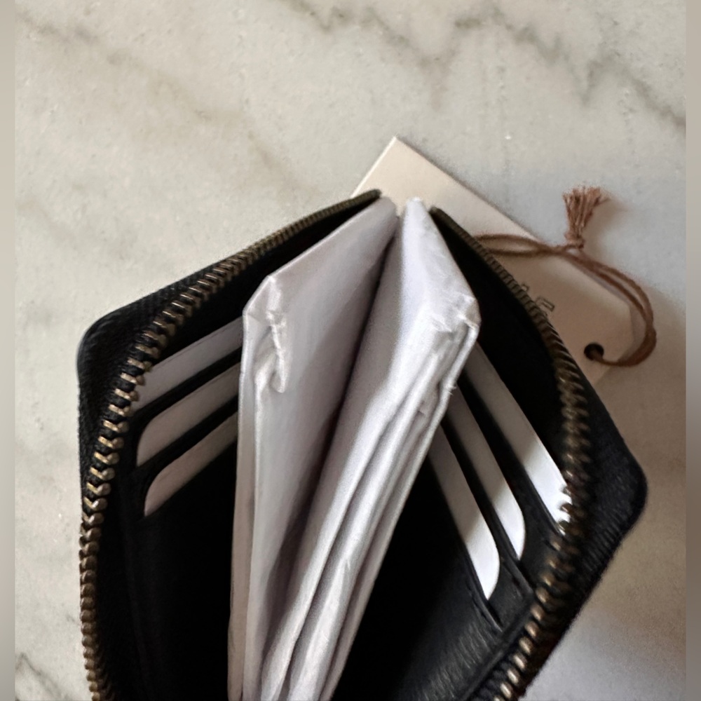 Tecovas Black Leather Zip Wallet with Embossed Logo - Picture 5 of 7